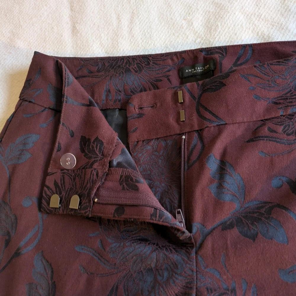 Ann Taylor Burgundy Floral Slacks Sz 4 - Picture 8 of 13